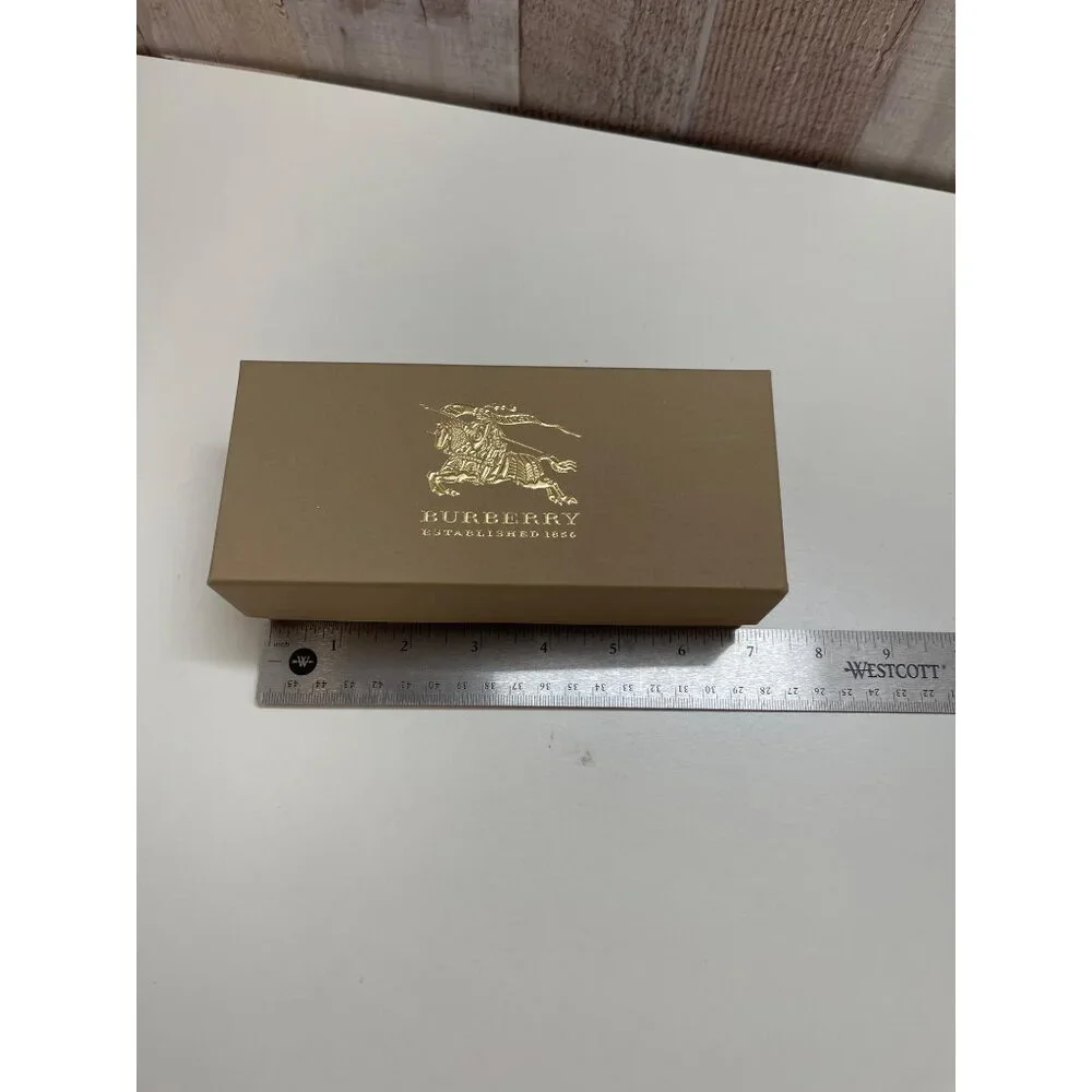 Burberry Logo Printed on The Box With Burberry Eyeglass Case